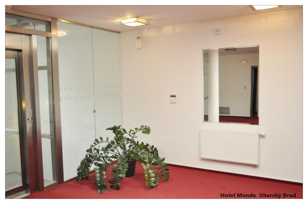 Uherský Brod Hotel Monde מראה חיצוני תמונה