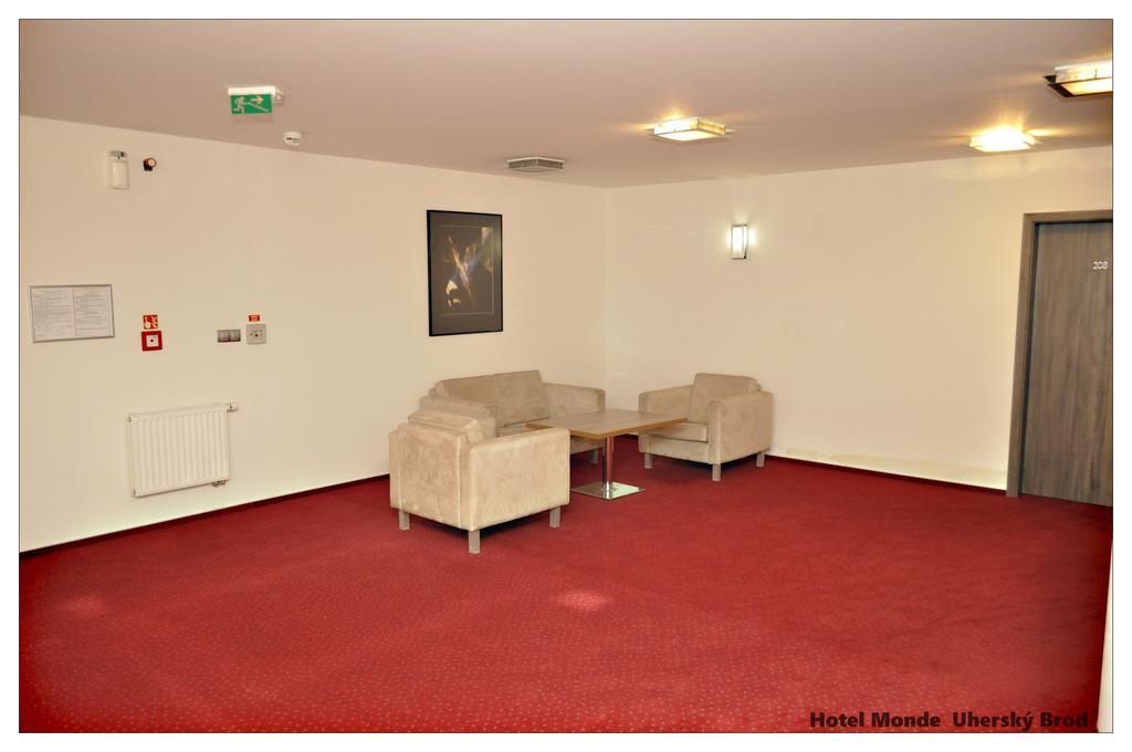 Uherský Brod Hotel Monde מראה חיצוני תמונה