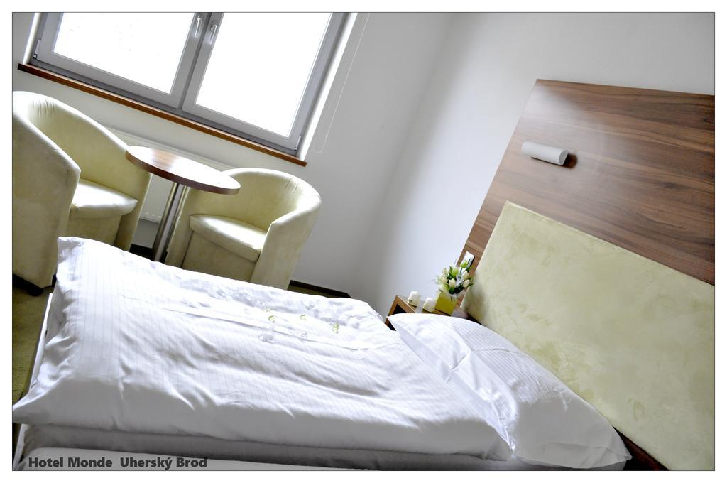 Uherský Brod Hotel Monde מראה חיצוני תמונה