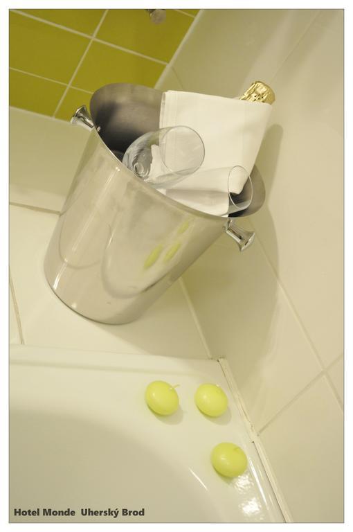 Uherský Brod Hotel Monde מראה חיצוני תמונה