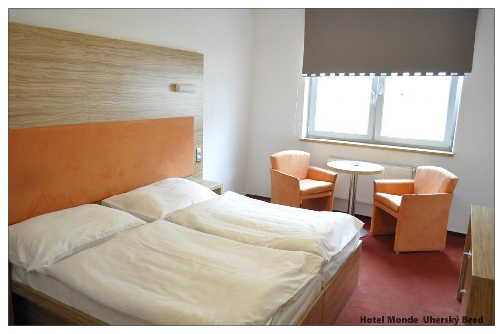 Uherský Brod Hotel Monde מראה חיצוני תמונה
