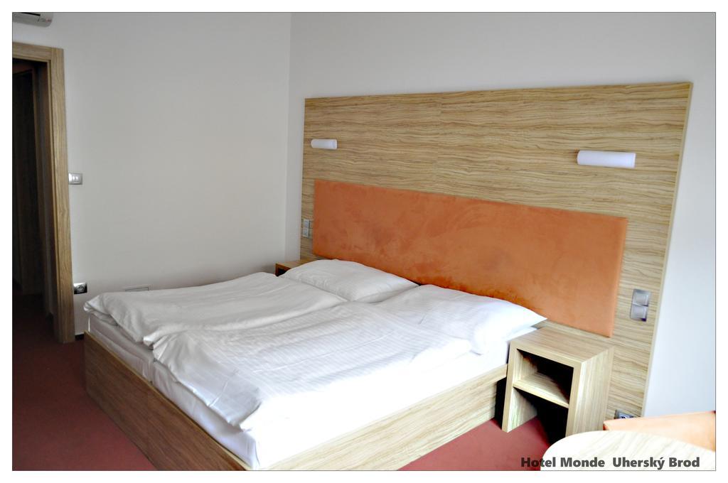 Uherský Brod Hotel Monde מראה חיצוני תמונה