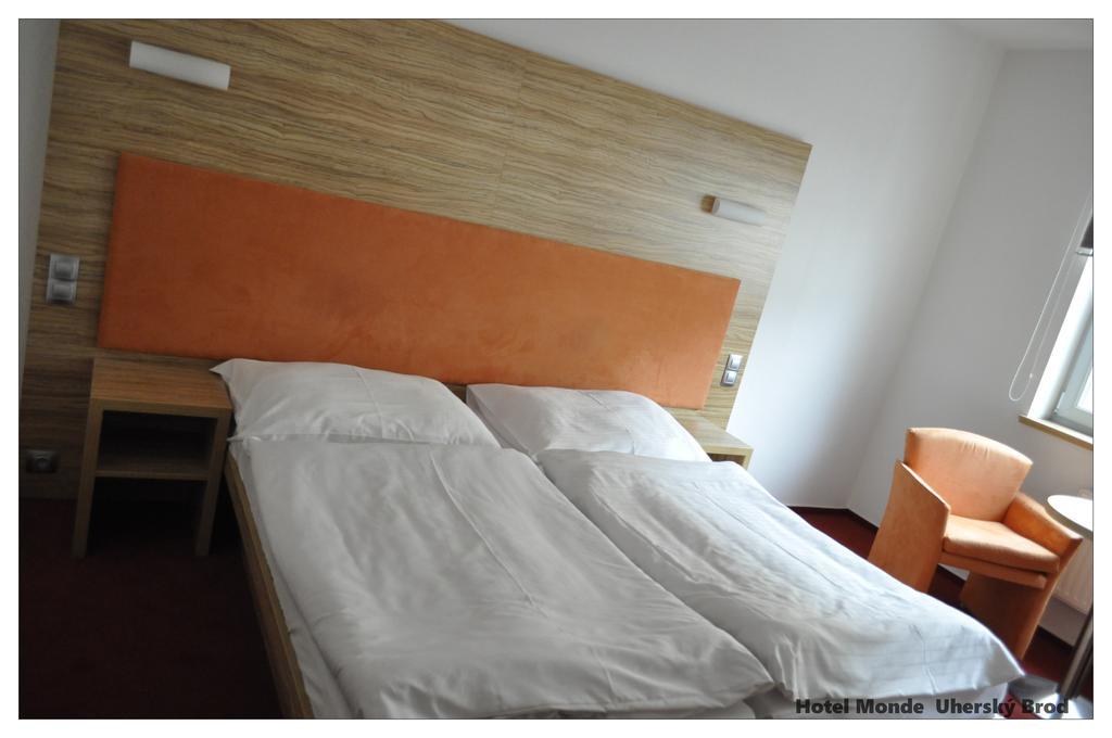 Uherský Brod Hotel Monde מראה חיצוני תמונה