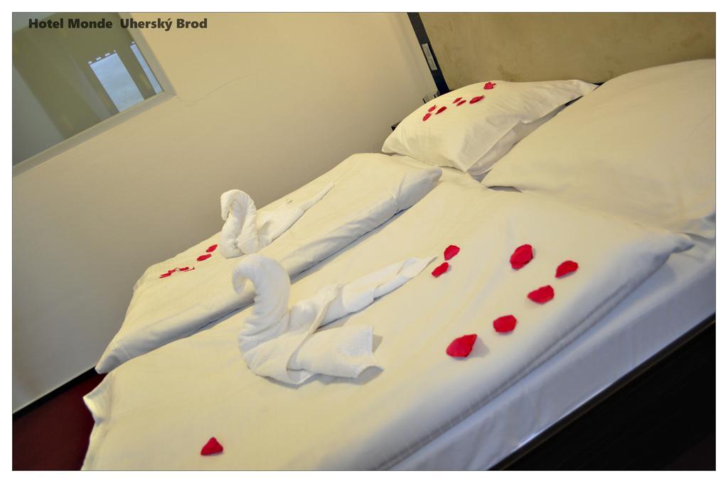 Uherský Brod Hotel Monde מראה חיצוני תמונה