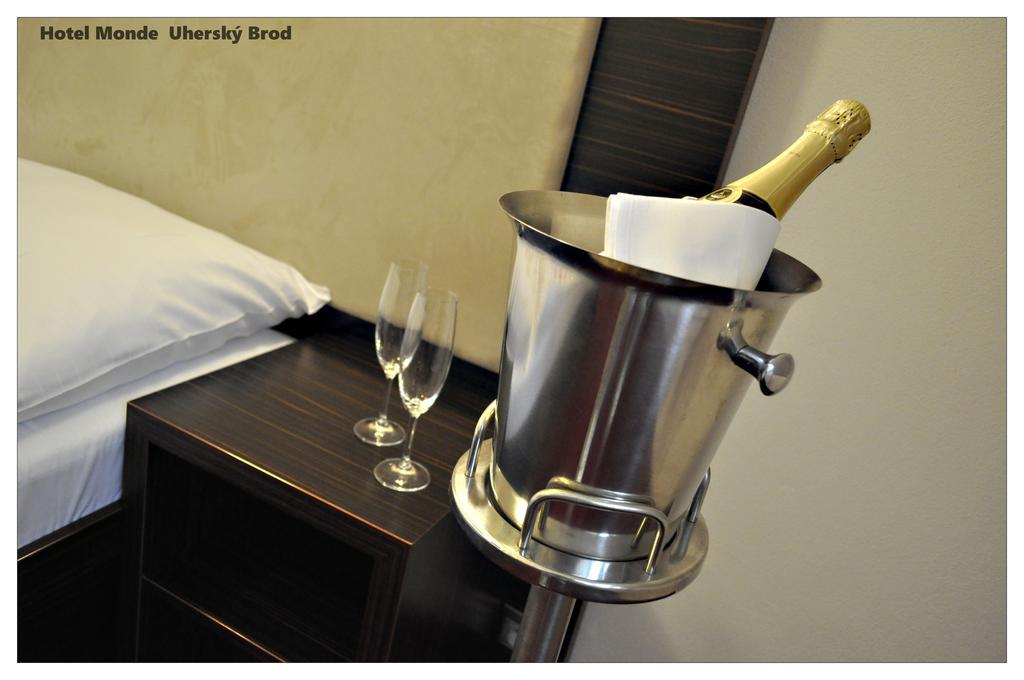 Uherský Brod Hotel Monde מראה חיצוני תמונה