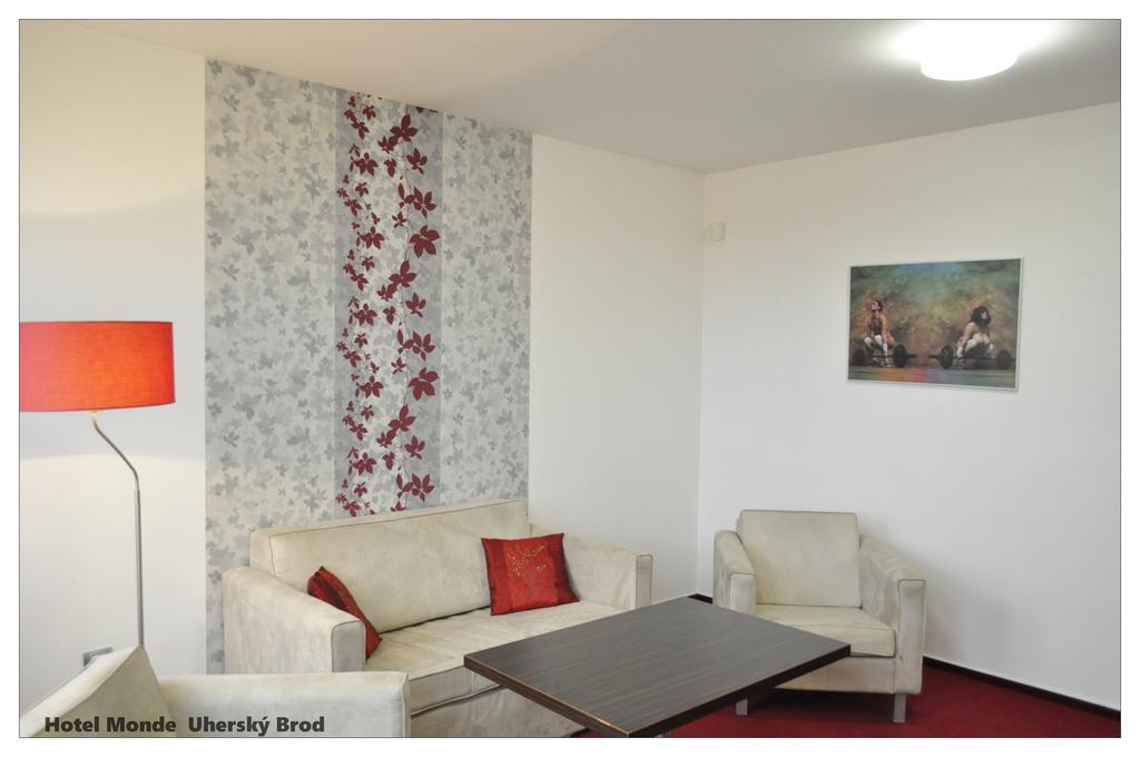 Uherský Brod Hotel Monde מראה חיצוני תמונה