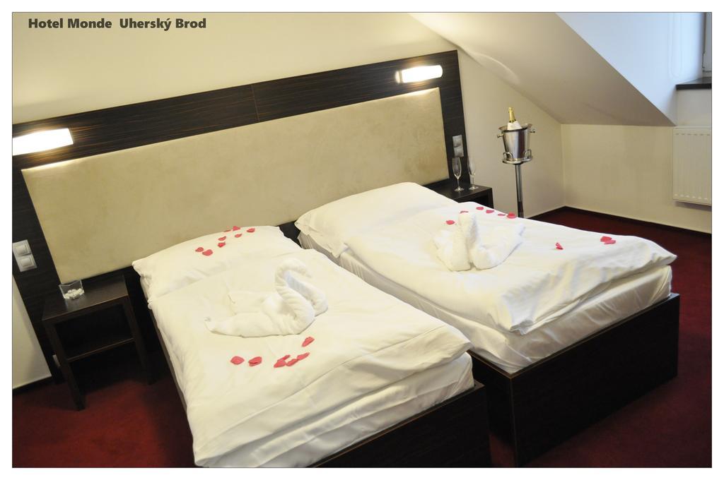 Uherský Brod Hotel Monde מראה חיצוני תמונה