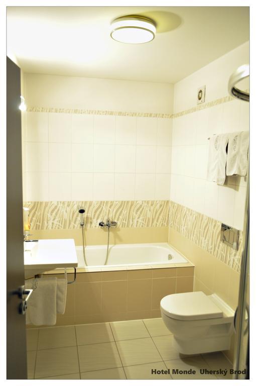 Uherský Brod Hotel Monde מראה חיצוני תמונה