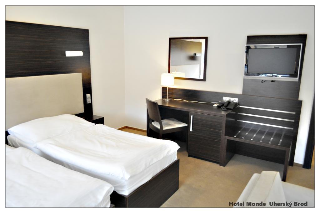 Uherský Brod Hotel Monde מראה חיצוני תמונה
