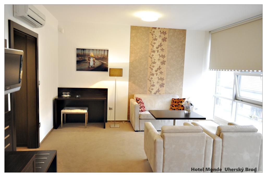 Uherský Brod Hotel Monde מראה חיצוני תמונה