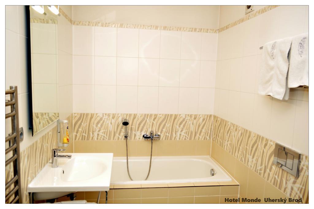 Uherský Brod Hotel Monde מראה חיצוני תמונה
