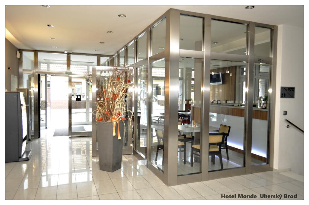 Uherský Brod Hotel Monde מראה חיצוני תמונה