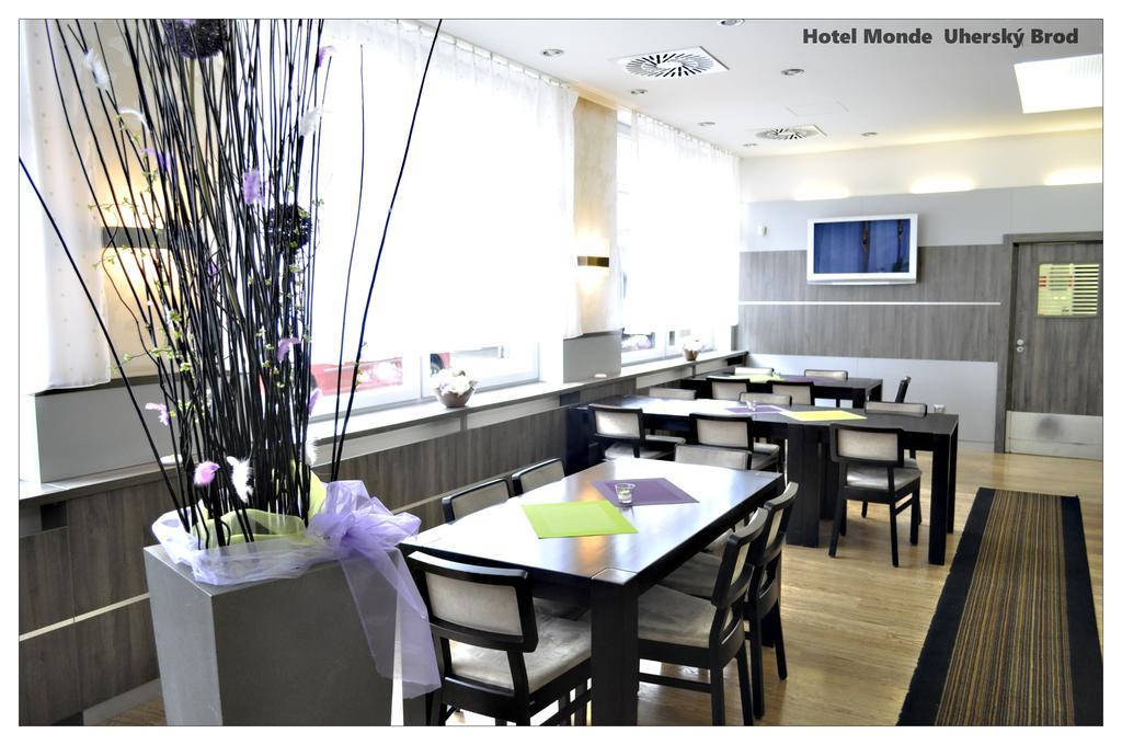 Uherský Brod Hotel Monde מראה חיצוני תמונה